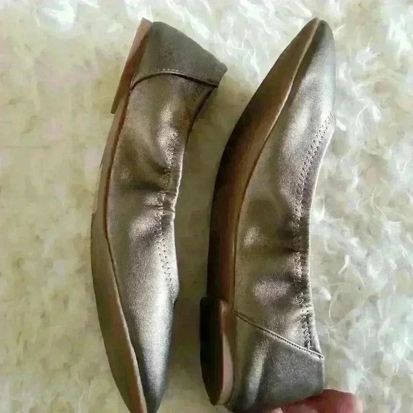 Essentials Women's Flat - Picture 4 of 7